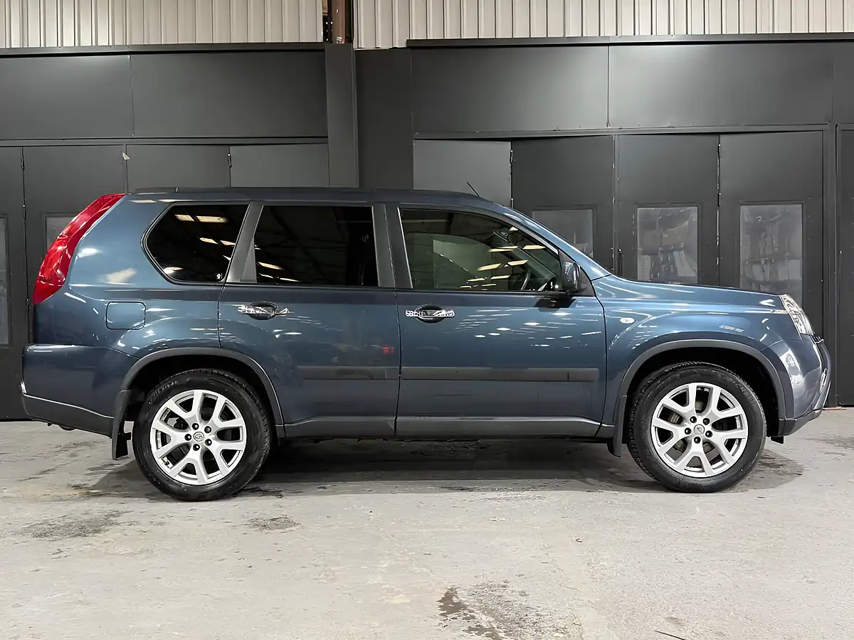 Used 2013 Nissan X-Trail Tekna Blue - Interior and Exterior details 4