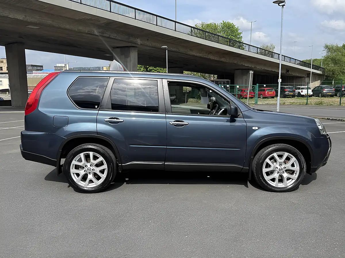 Used 2013 Nissan X-Trail Tekna Blue - Interior and Exterior details 15