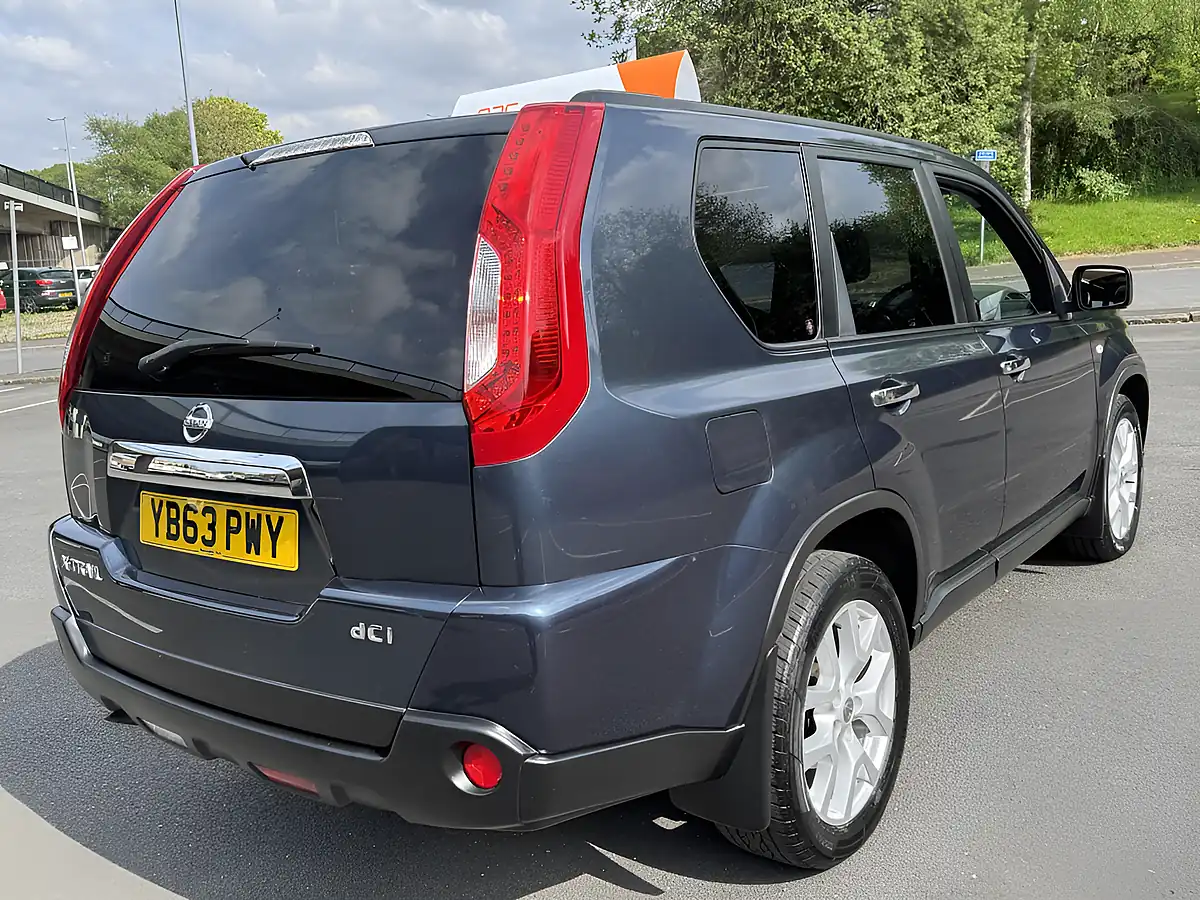 Used 2013 Nissan X-Trail Tekna Blue - Interior and Exterior details 16