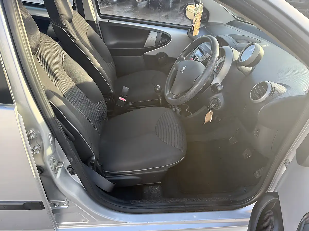 Used 2013 Peugeot 107 5-door Silver - Interior and Exterior details 11