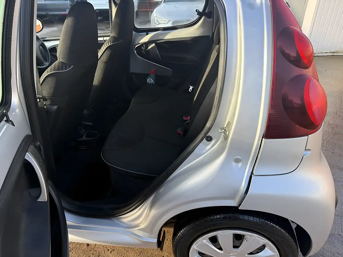 Used 2013 Peugeot 107 5-door Silver - Interior and Exterior details 14