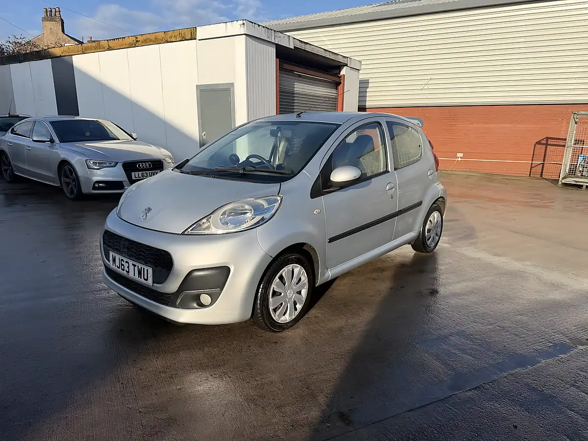 Used 2013 Peugeot 107 5-door Silver - Interior and Exterior details 2