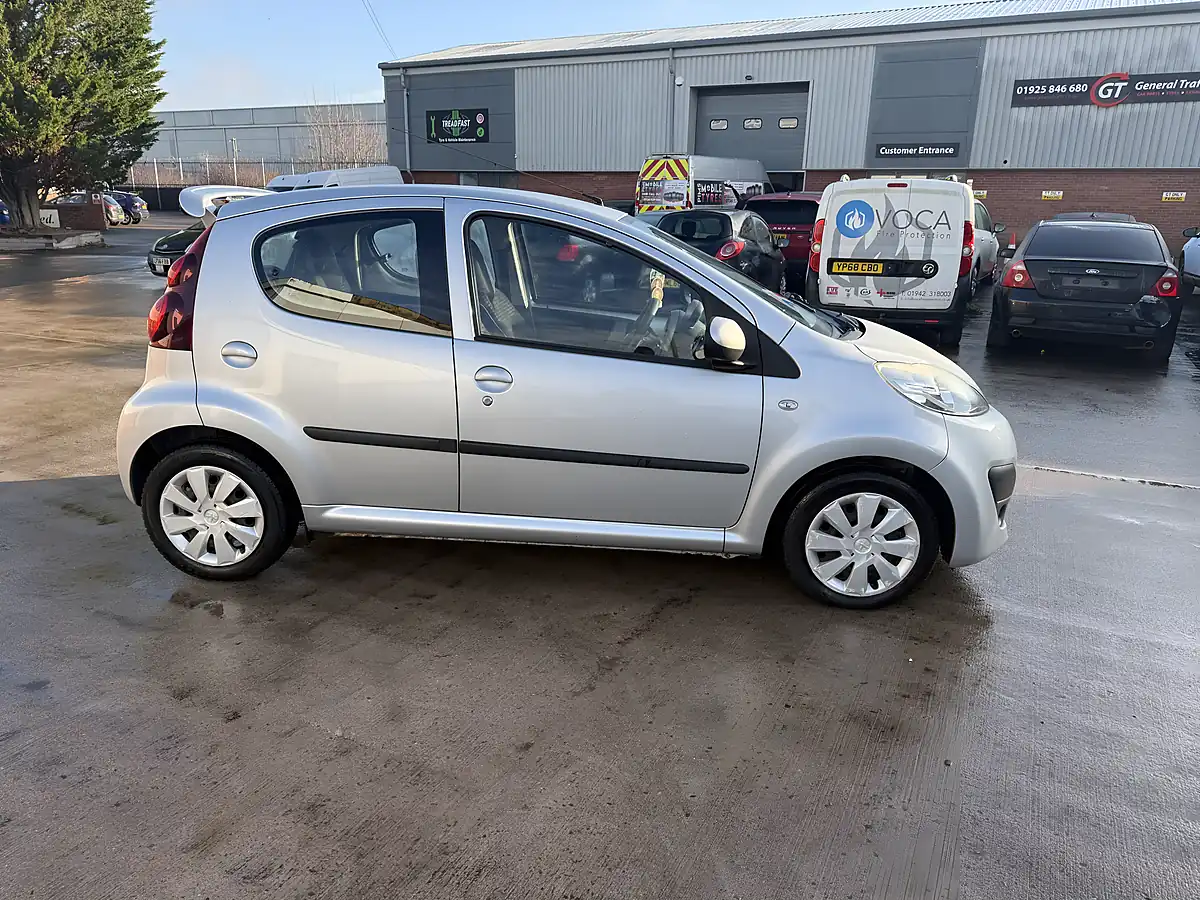 Used 2013 Peugeot 107 5-door Silver - Interior and Exterior details 5