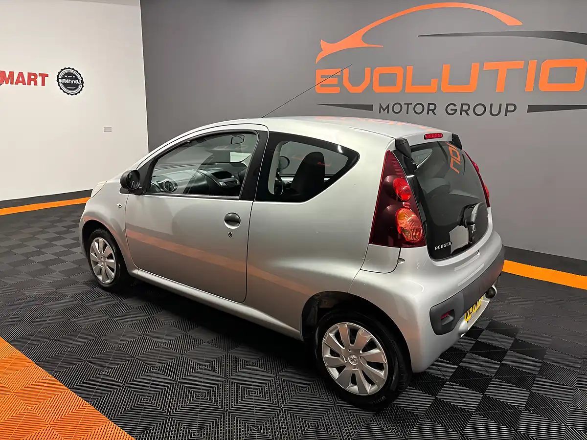 Used 2013 Peugeot 107 Access Silver - Interior and Exterior details 3