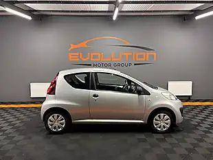Used 2013 Peugeot 107 Access Silver - Interior and Exterior details 5