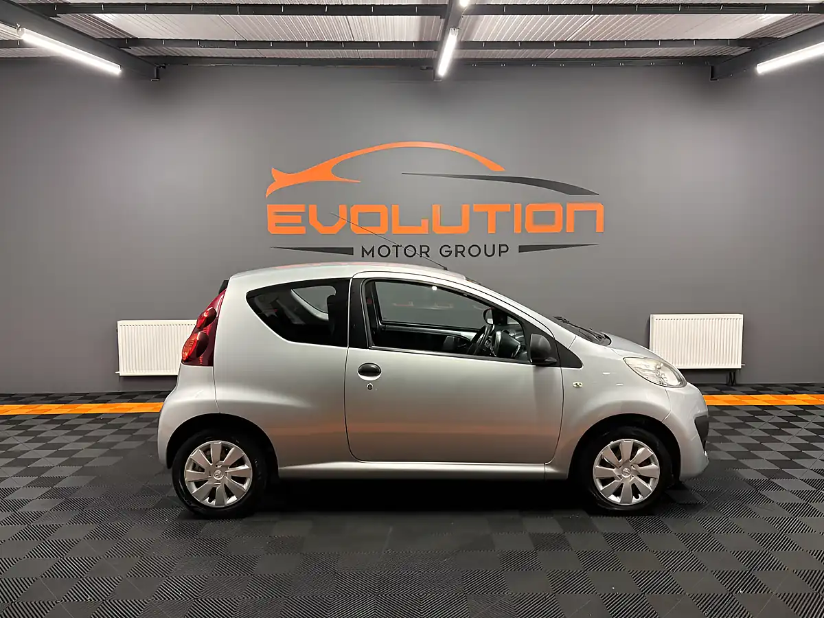 Used 2013 Peugeot 107 Access Silver - Interior and Exterior details 5