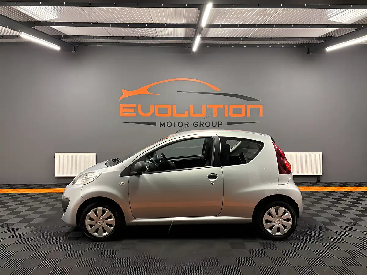 Used 2013 Peugeot 107 Access Silver - Interior and Exterior details 8