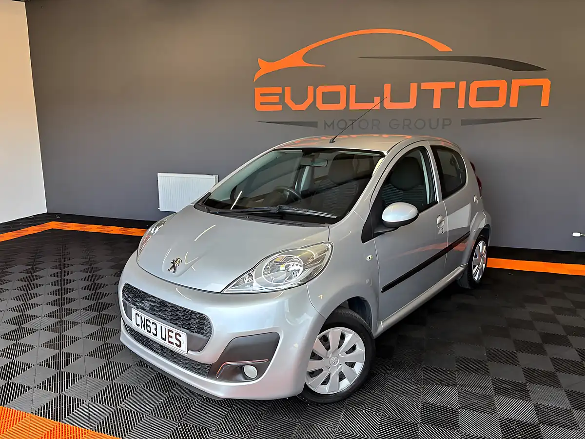 Used 2013 Peugeot 107 Active Silver - Interior and Exterior details 4