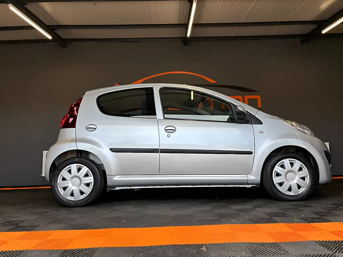 Used 2013 Peugeot 107 Active Silver - Interior and Exterior details 9