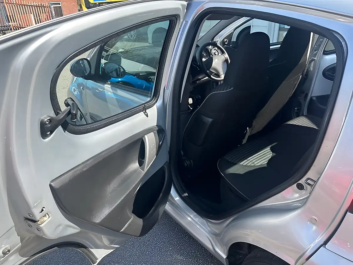 Used 2013 Peugeot 107 Active Silver - Interior and Exterior details 14