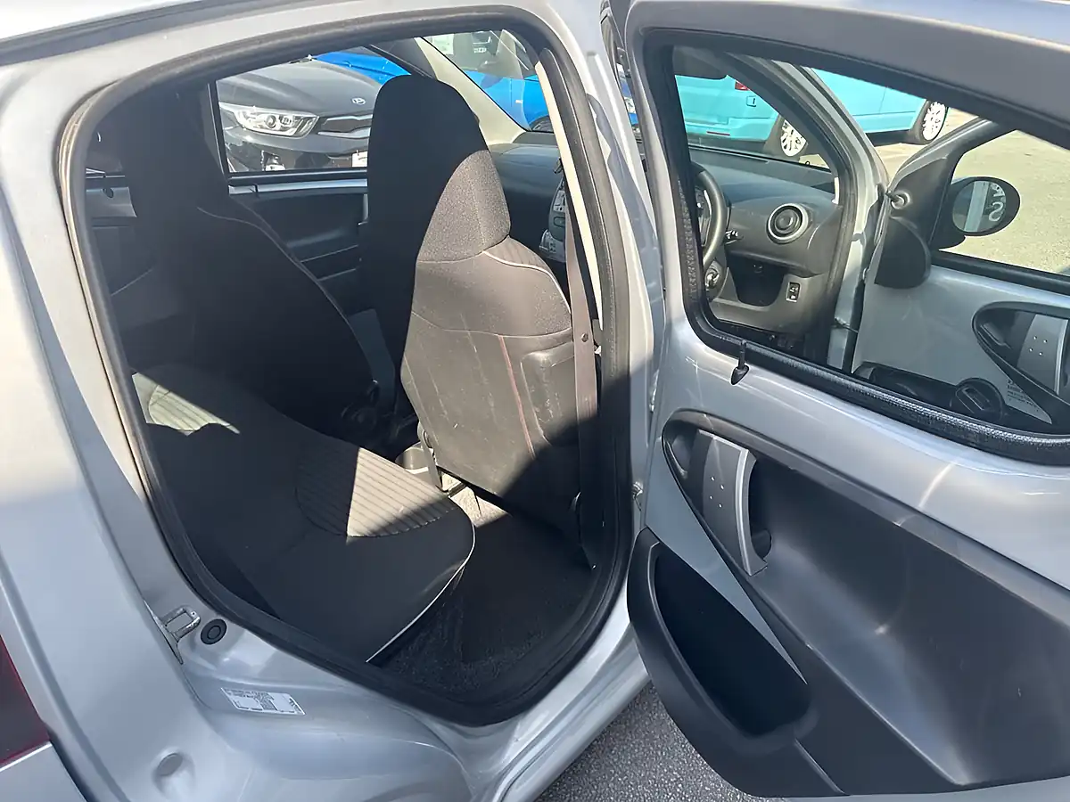 Used 2013 Peugeot 107 Active Silver - Interior and Exterior details 15