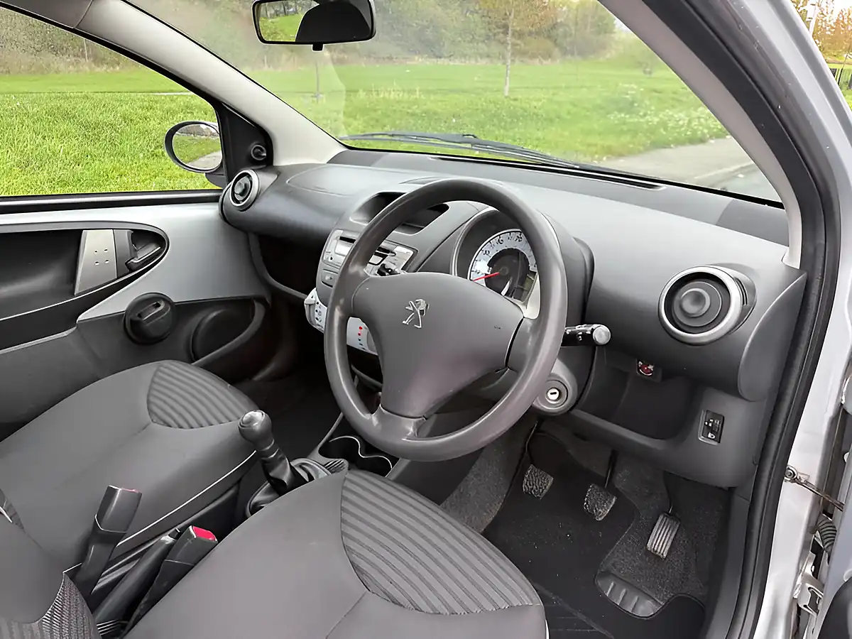 Used 2013 Peugeot 107 Active Silver - Interior and Exterior details 16