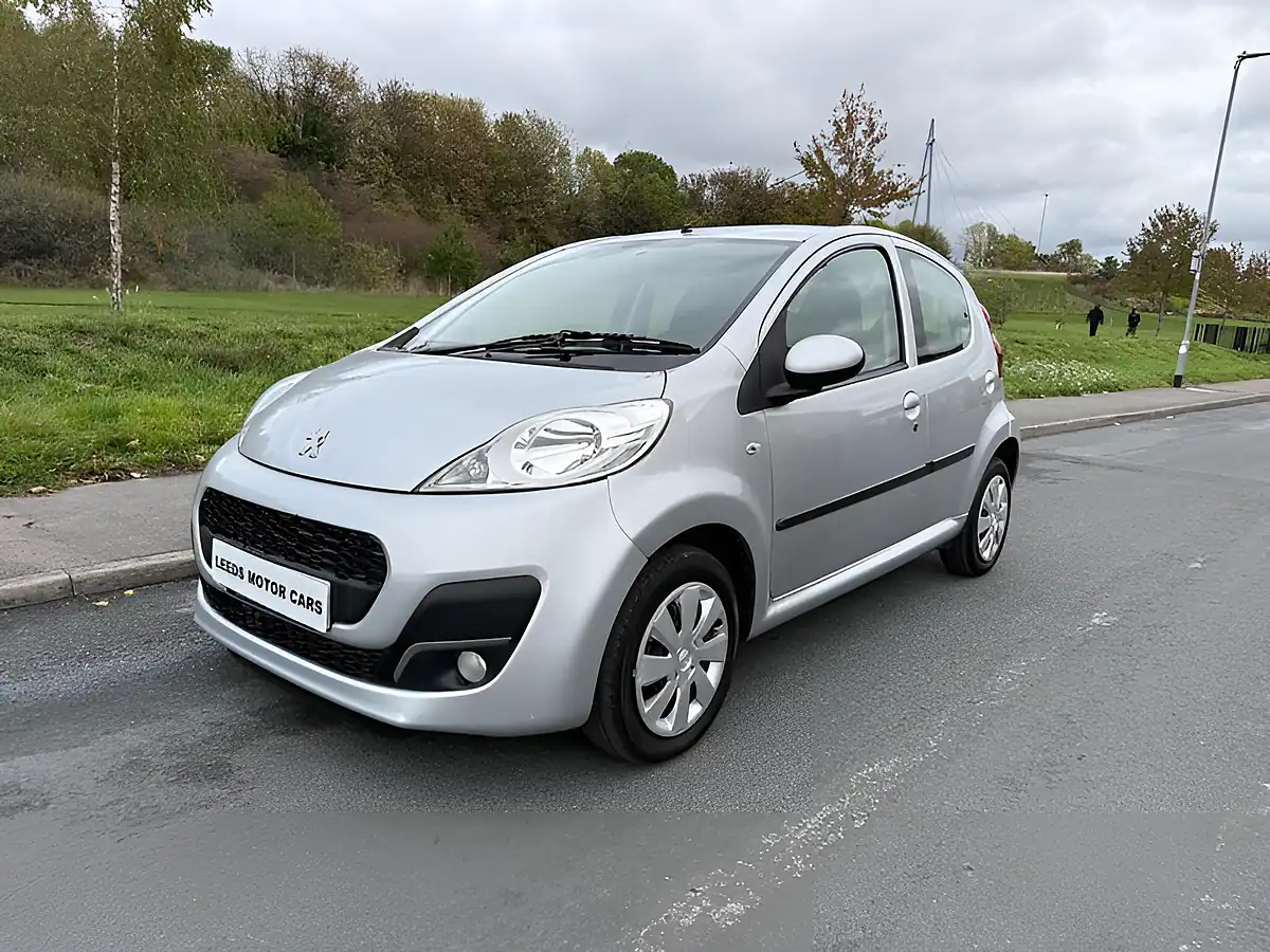 Used 2013 Peugeot 107 Active Silver - Interior and Exterior details 5