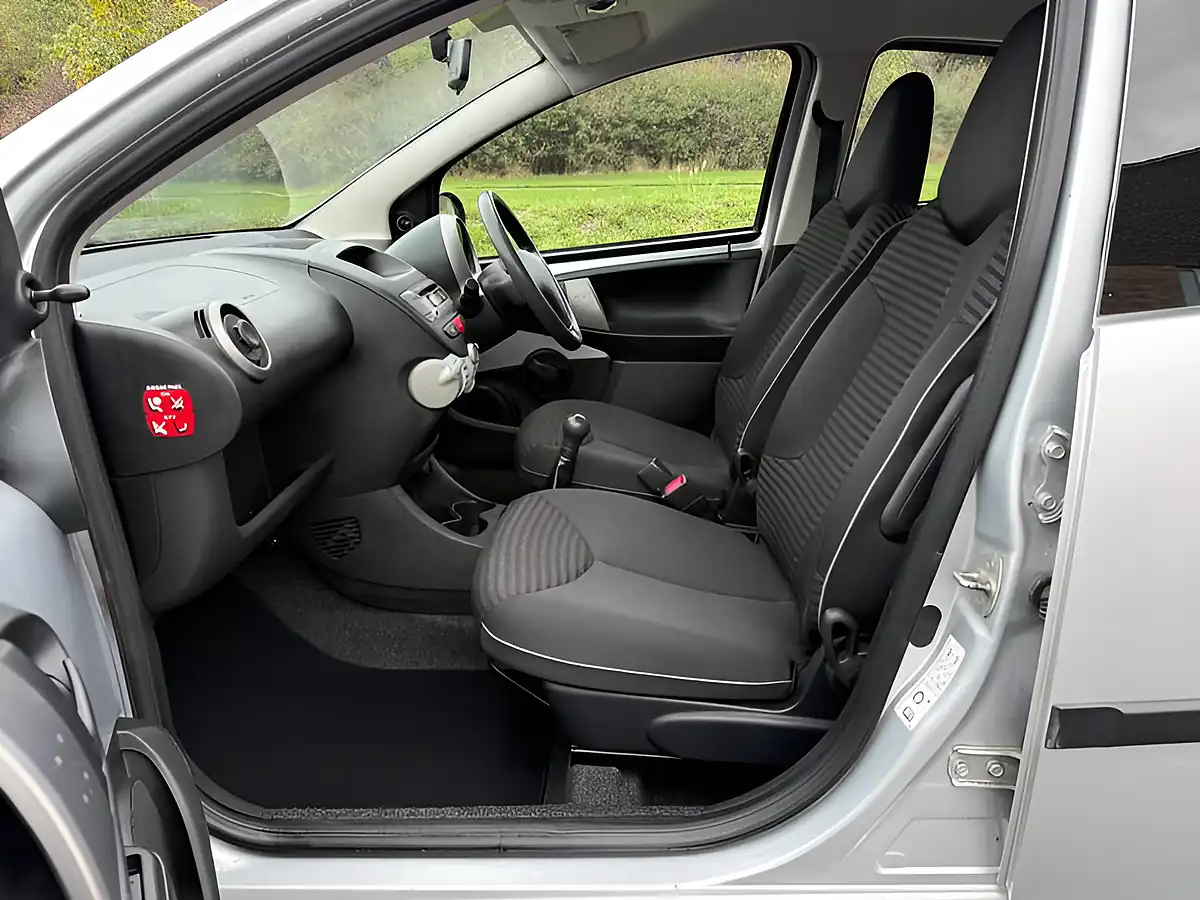 Used 2013 Peugeot 107 Active Silver - Interior and Exterior details 6