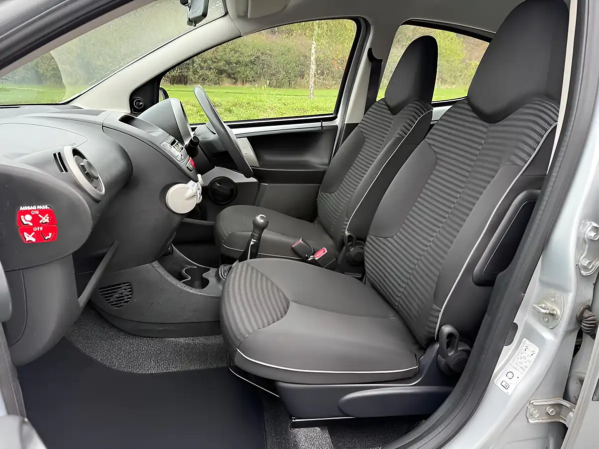 Used 2013 Peugeot 107 Active Silver - Interior and Exterior details 9