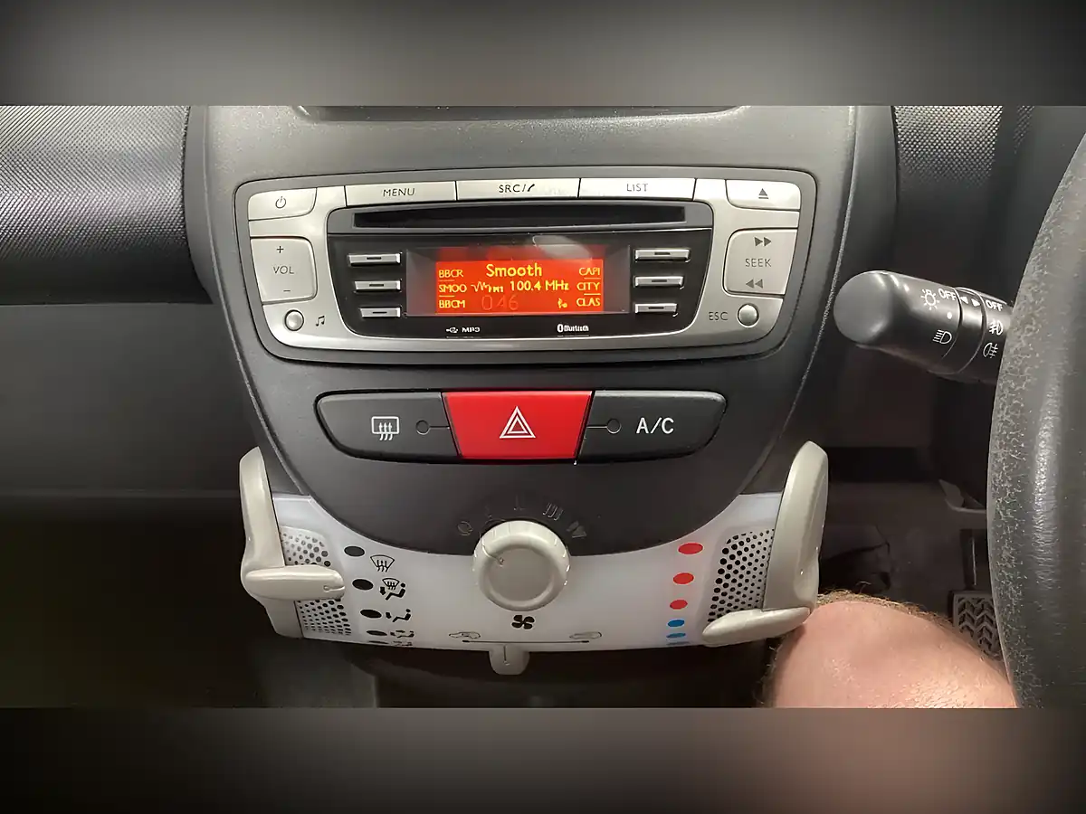 Used 2013 Peugeot 107 Allure Purple - Interior and Exterior details 11