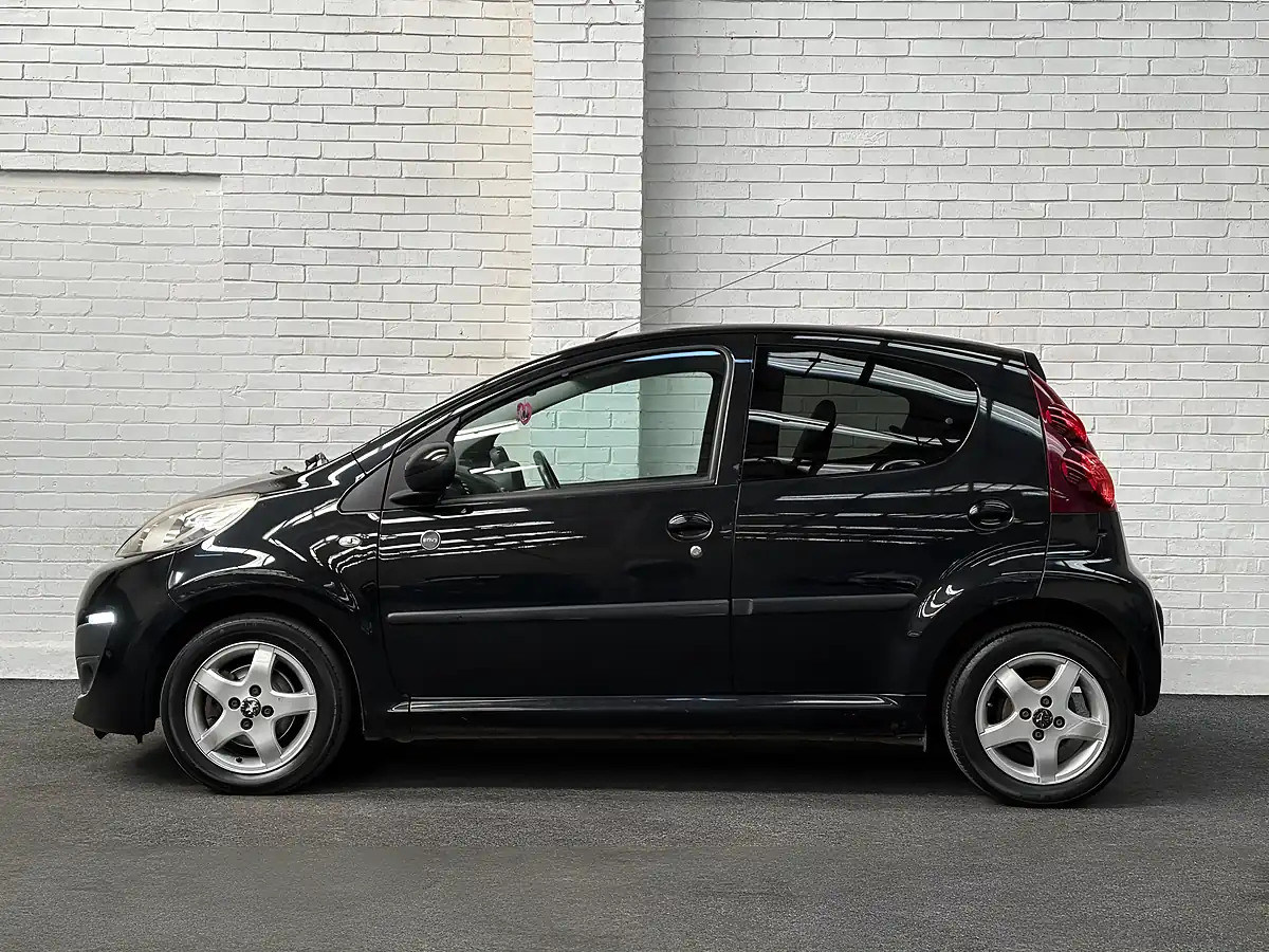 Used 2013 Peugeot 107 Envy Black - Interior and Exterior details 11