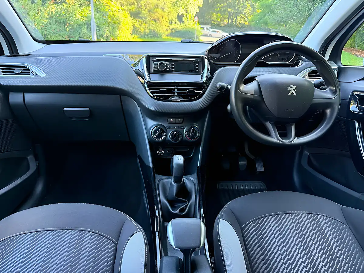 Used 2013 Peugeot 2008 Access+ White - Interior and Exterior details 10