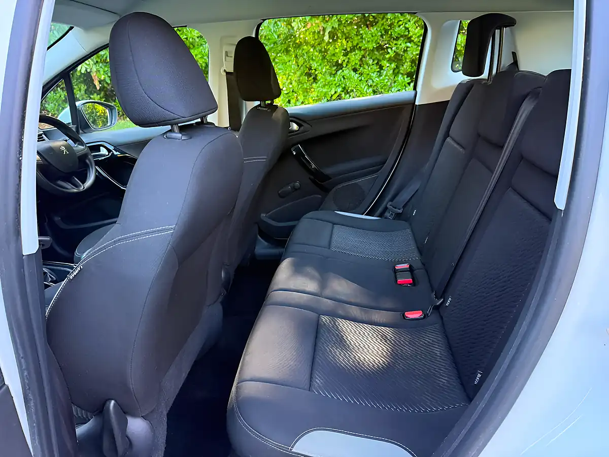 Used 2013 Peugeot 2008 Access+ White - Interior and Exterior details 12