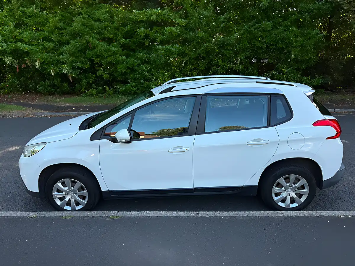 Used 2013 Peugeot 2008 Access+ White - Interior and Exterior details 6