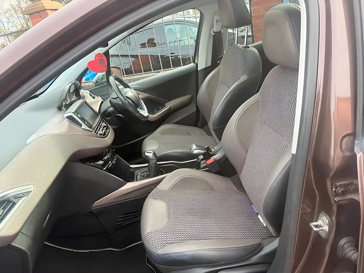 Used 2013 Peugeot 2008 Allure Brown - Interior and Exterior details 10