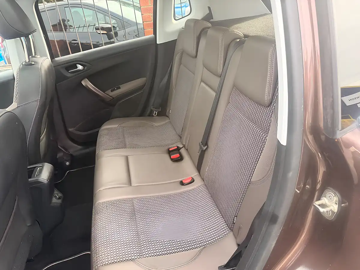 Used 2013 Peugeot 2008 Allure Brown - Interior and Exterior details 14