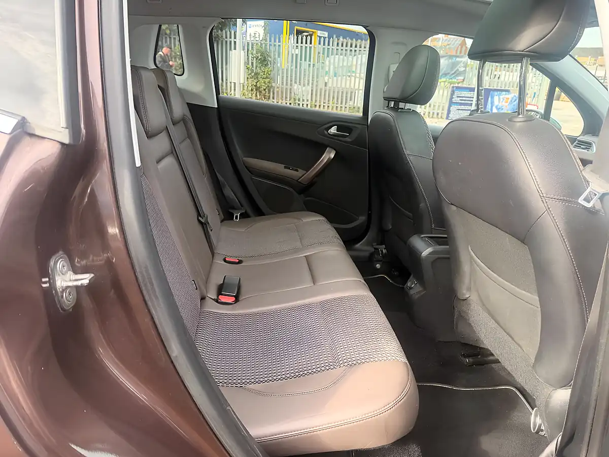 Used 2013 Peugeot 2008 Allure Brown - Interior and Exterior details 15