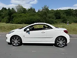 Used 2013 Peugeot 207 Cc Roland Garros White - Interior and Exterior details 11