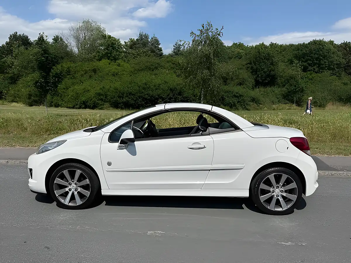 Used 2013 Peugeot 207 Cc Roland Garros White - Interior and Exterior details 11