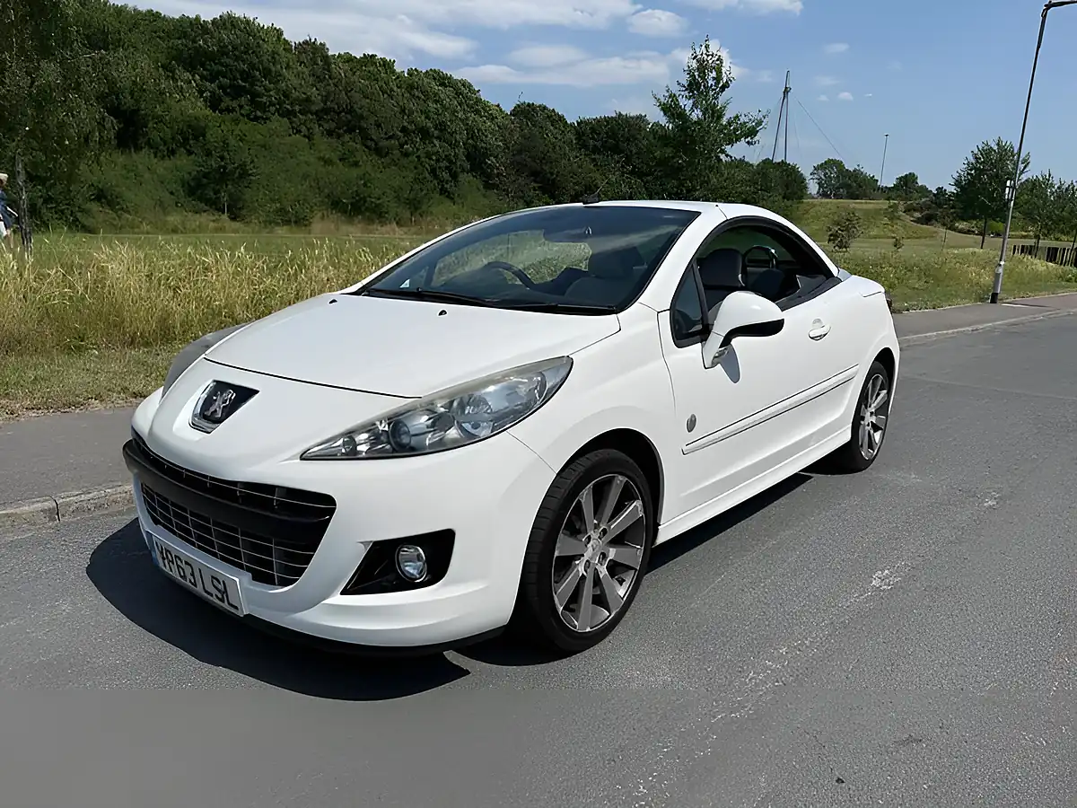 Used 2013 Peugeot 207 Cc Roland Garros White - Interior and Exterior details 12
