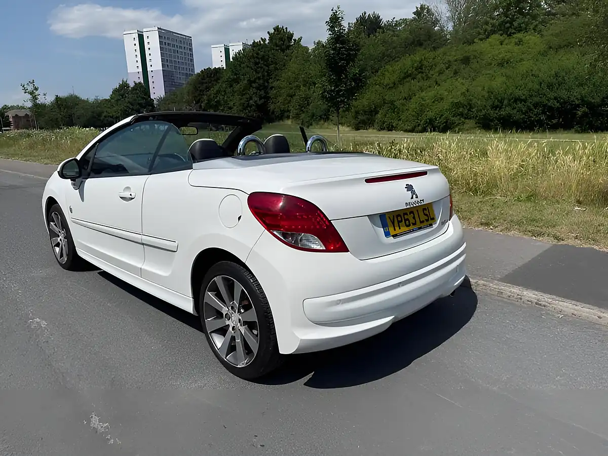 Used 2013 Peugeot 207 Cc Roland Garros White - Interior and Exterior details 4