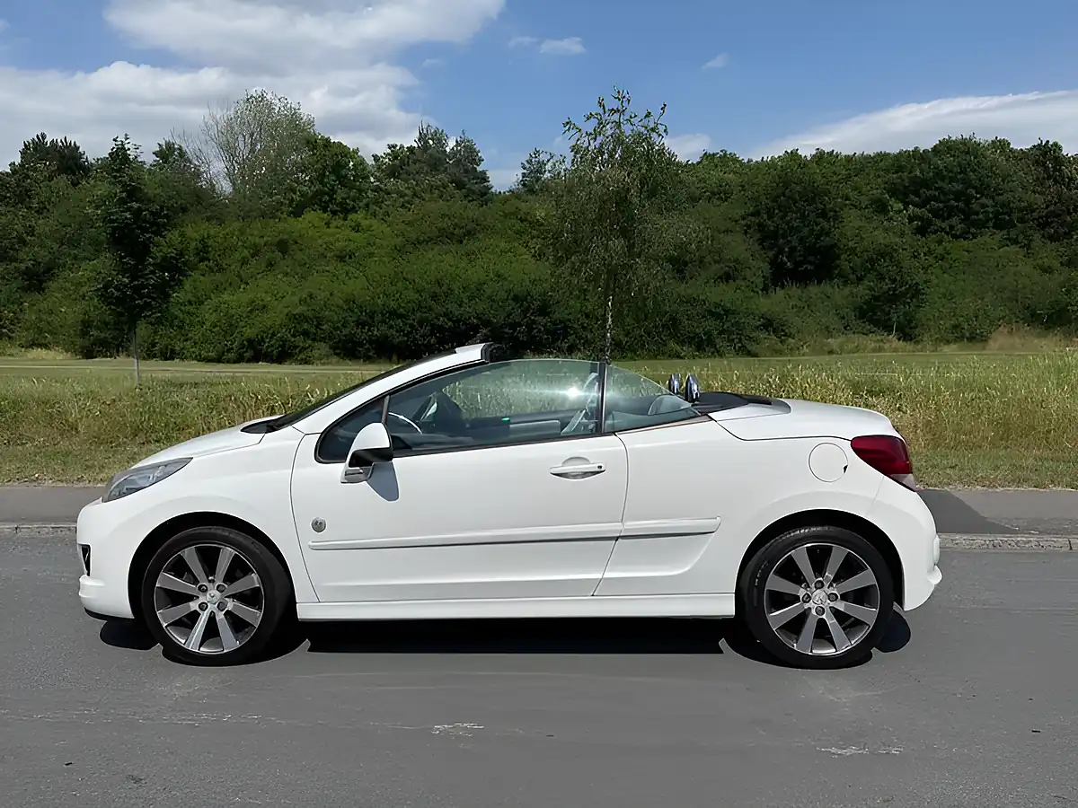 Used 2013 Peugeot 207 Cc Roland Garros White - Interior and Exterior details 5