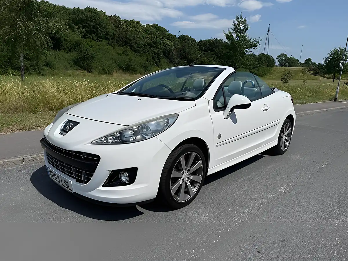 Used 2013 Peugeot 207 Cc Roland Garros White - Interior and Exterior details 6