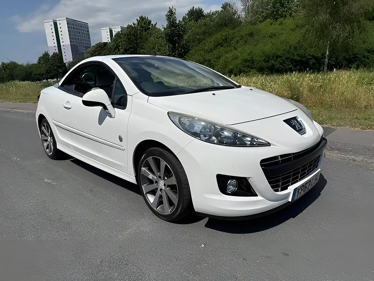 Used 2013 Peugeot 207 Cc Roland Garros White - Interior and Exterior details 7
