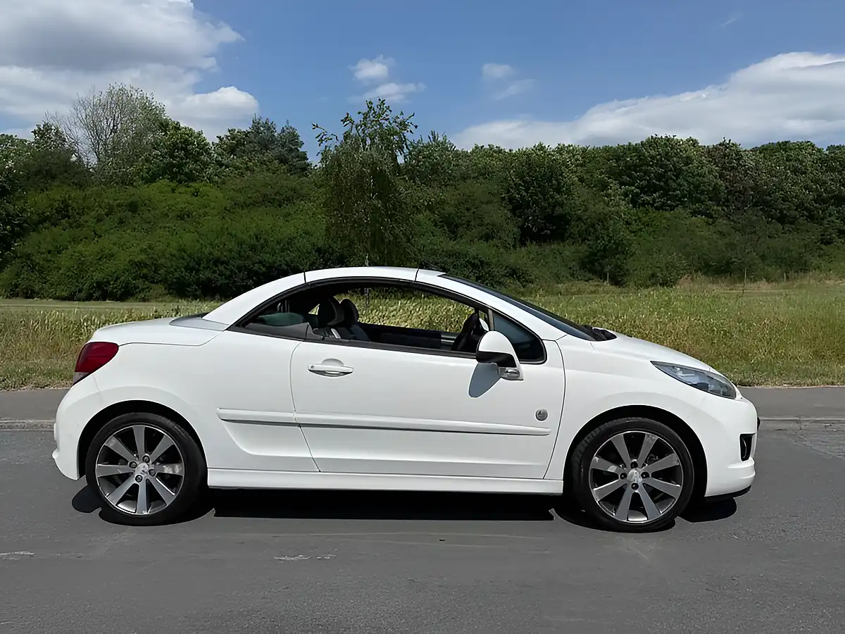 Used 2013 Peugeot 207 Cc Roland Garros White - Interior and Exterior details 8