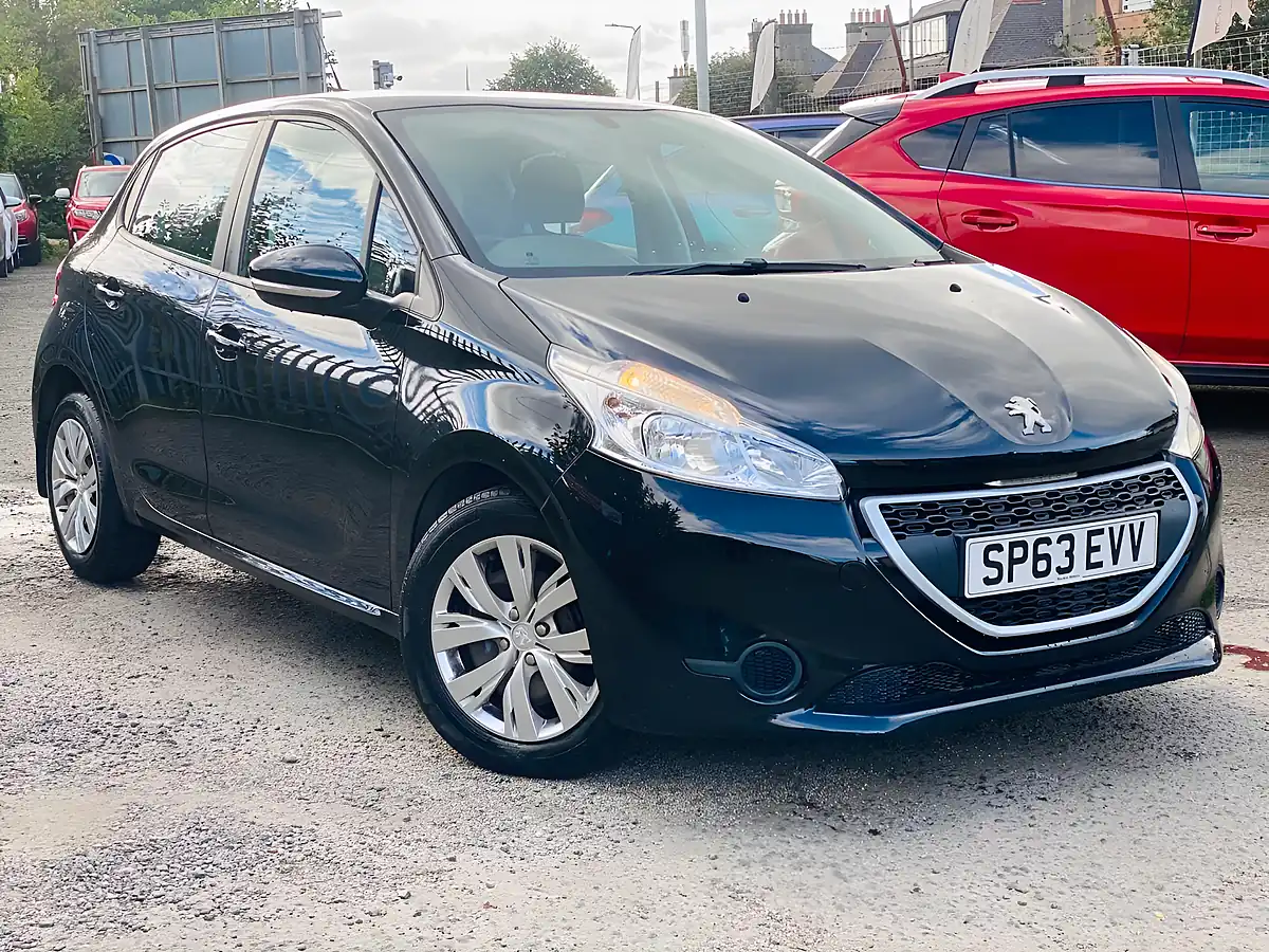 Used 2013 Peugeot 208 Access+ Black - Front View