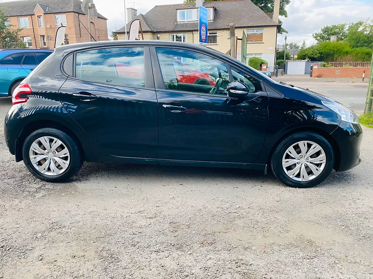 Used 2013 Peugeot 208 Access+ Black - Interior and Exterior details 11