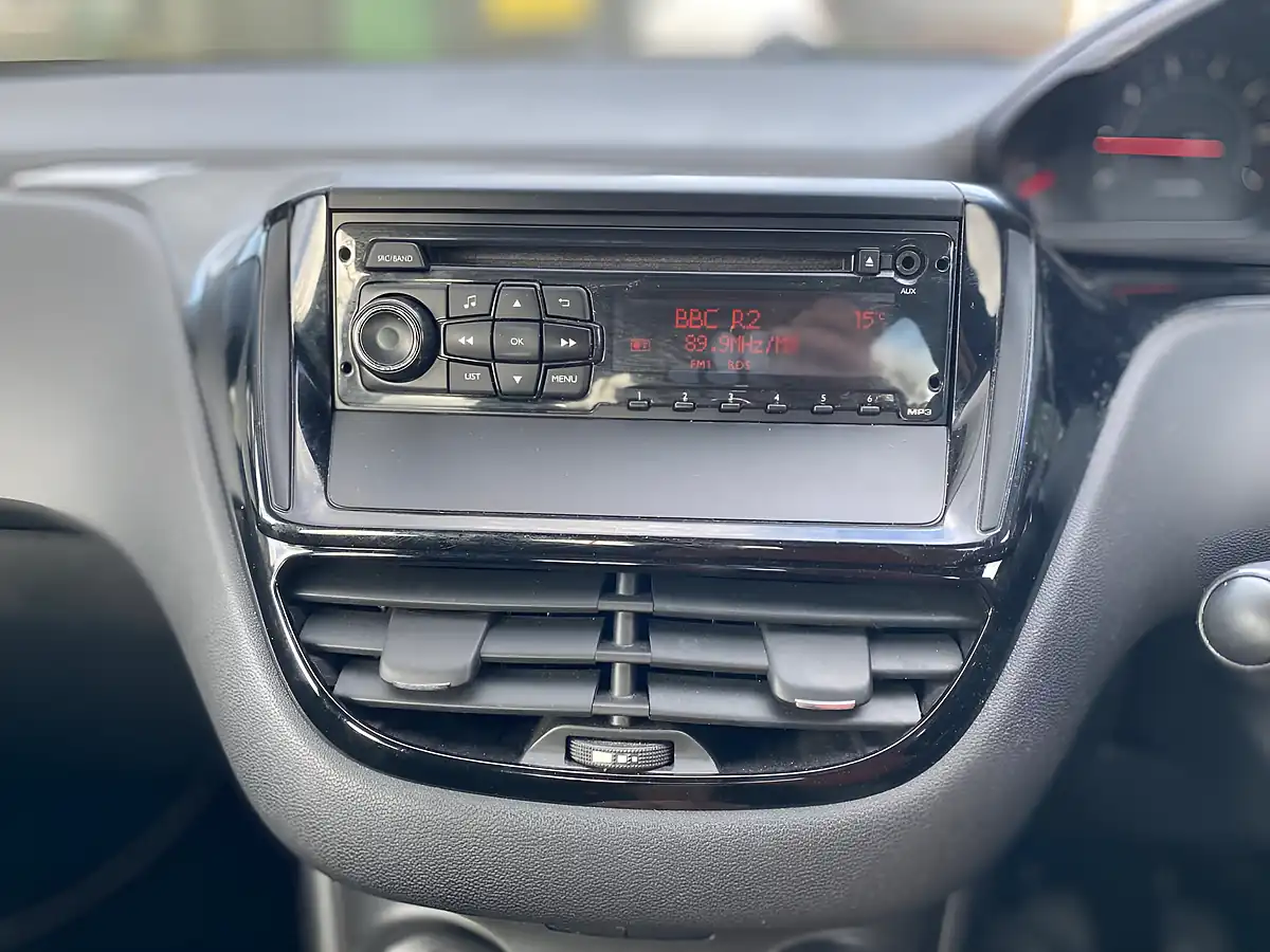 Used 2013 Peugeot 208 Access+ Black - Interior and Exterior details 17