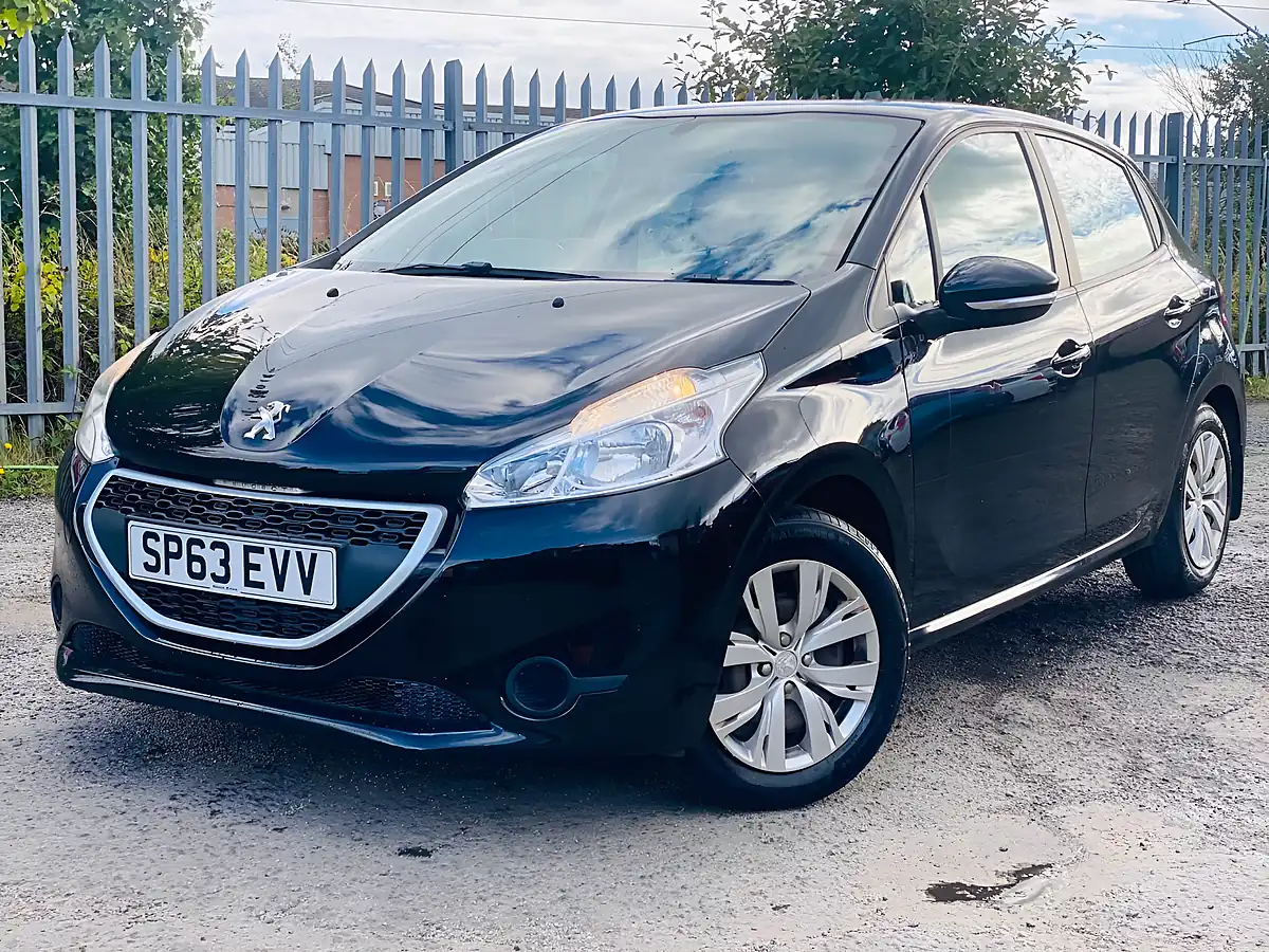Used 2013 Peugeot 208 Access+ Black - Interior and Exterior details 3