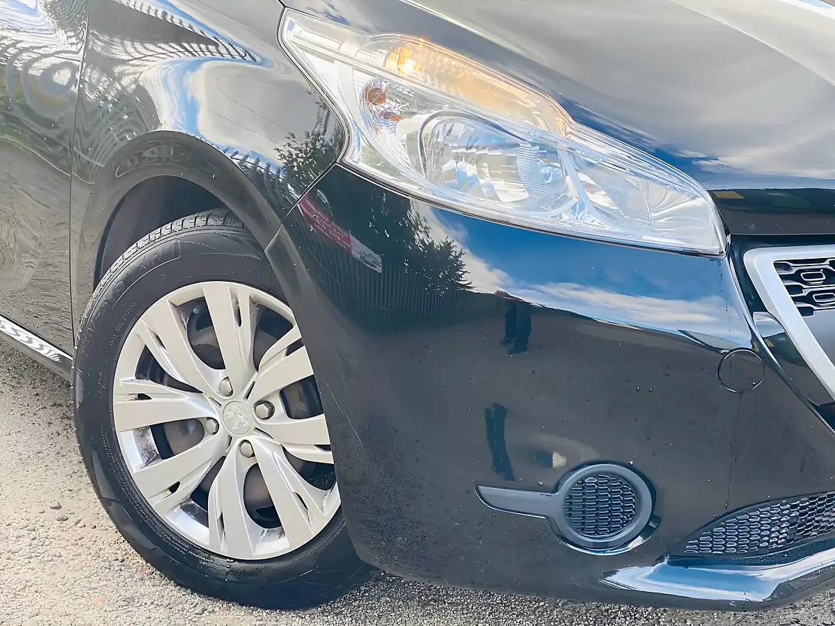 Used 2013 Peugeot 208 Access+ Black - Interior and Exterior details 4