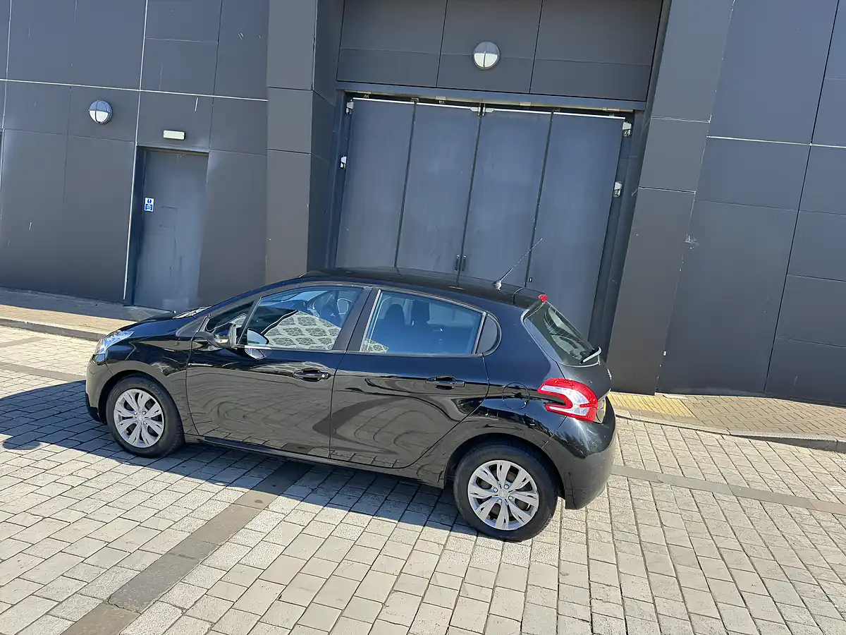 Used 2013 Peugeot 208 Access+ Black - Interior and Exterior details 19