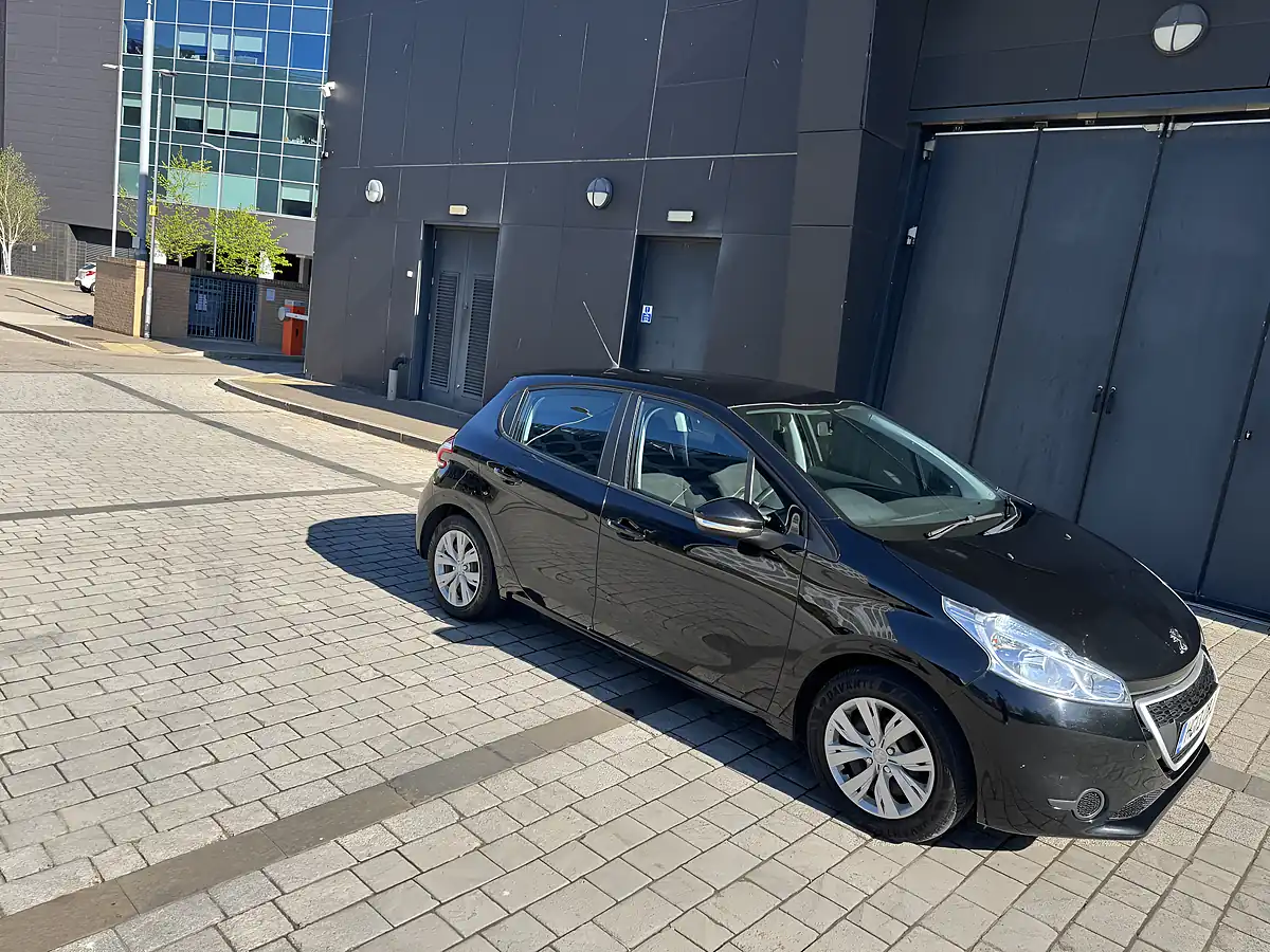 Used 2013 Peugeot 208 Access+ Black - Interior and Exterior details 3