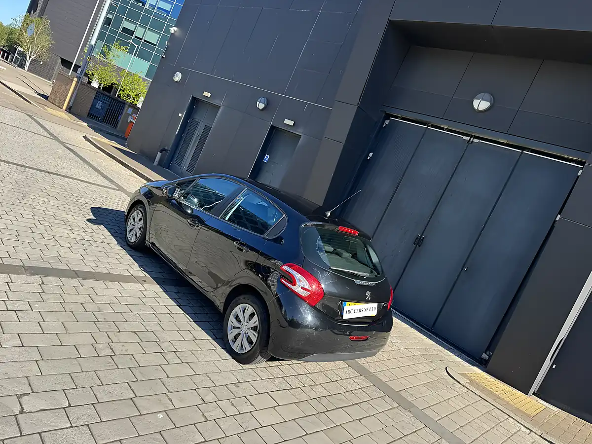 Used 2013 Peugeot 208 Access+ Black - Interior and Exterior details 6