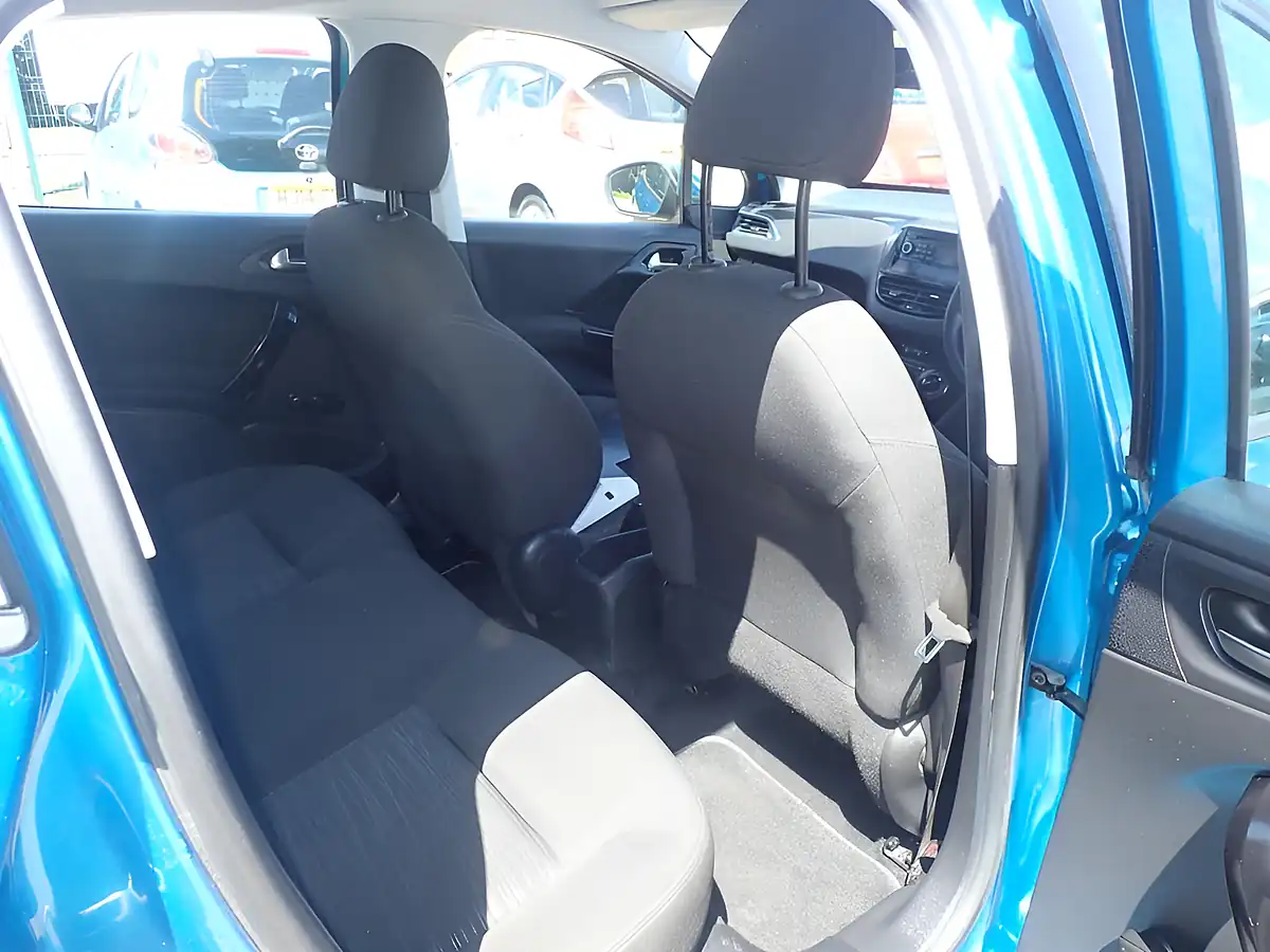 Used 2013 Peugeot 208 Access+ Blue - Interior and Exterior details 11