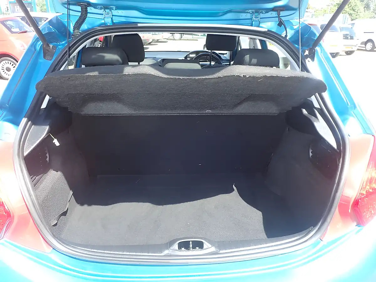 Used 2013 Peugeot 208 Access+ Blue - Interior and Exterior details 18