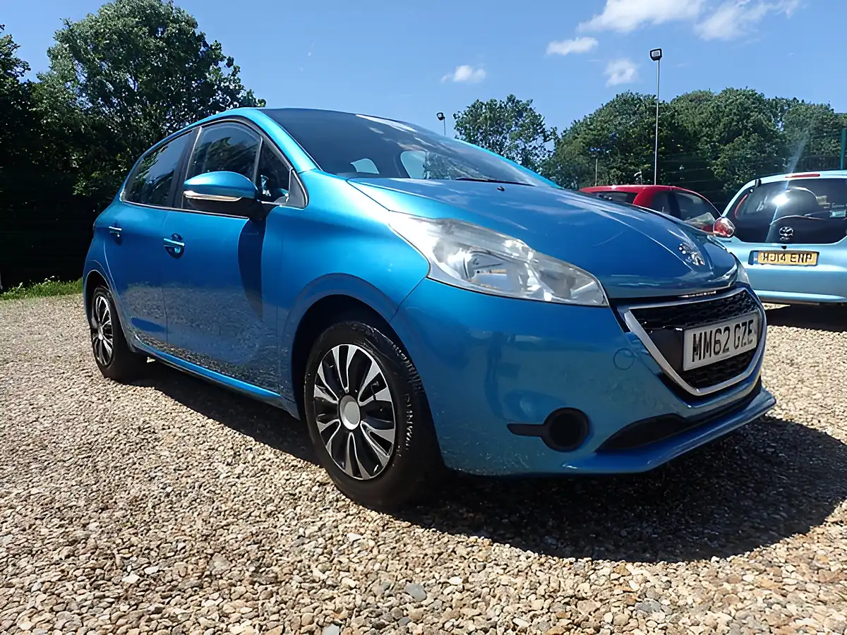 Used 2013 Peugeot 208 Access+ Blue - Interior and Exterior details 2