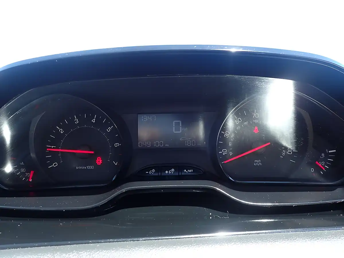 Used 2013 Peugeot 208 Access+ Blue - Interior and Exterior details 7