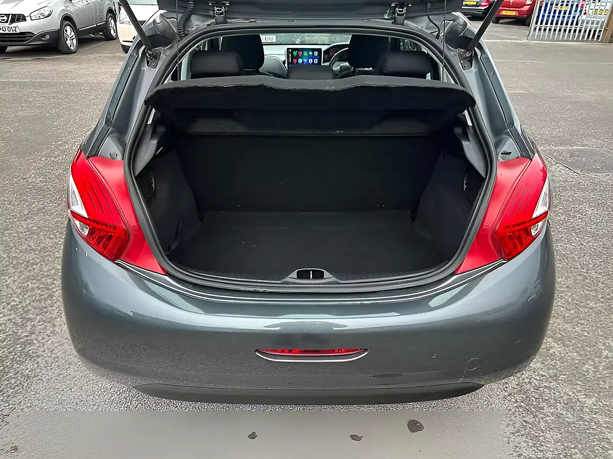 Used 2013 Peugeot 208 Access+ Grey - Interior and Exterior details 10