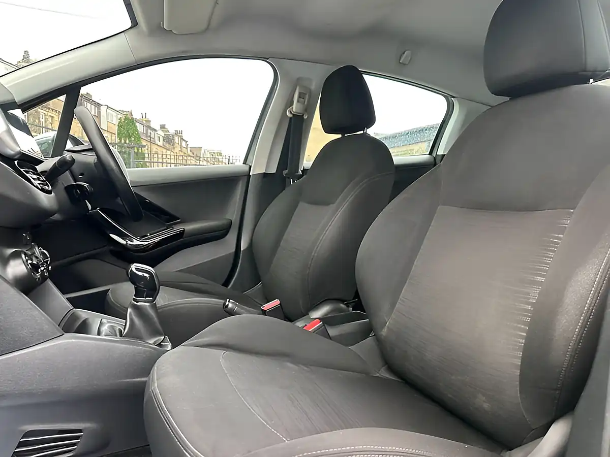 Used 2013 Peugeot 208 Access+ Grey - Interior and Exterior details 20