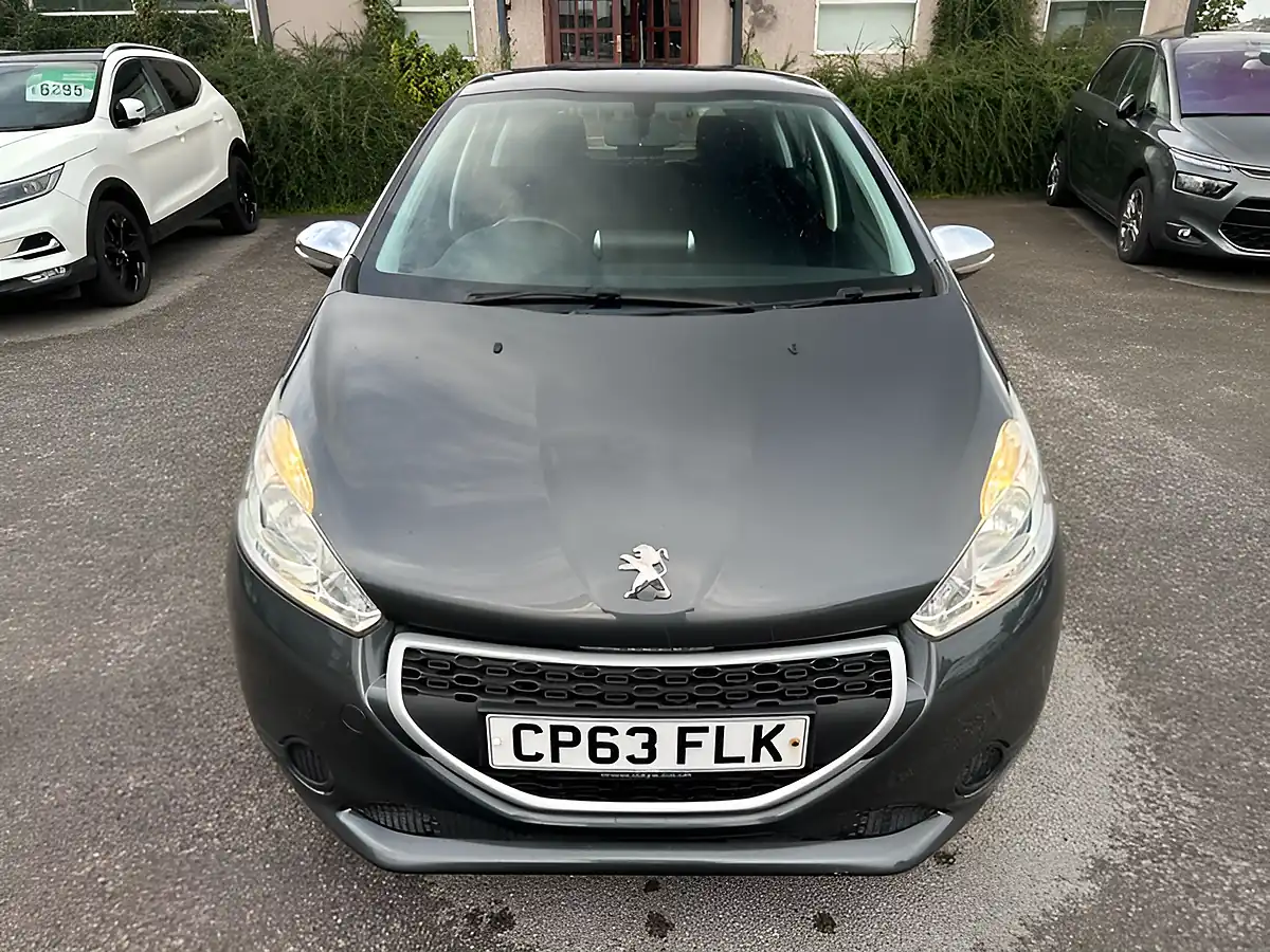 Used 2013 Peugeot 208 Access+ Grey - Interior and Exterior details 3